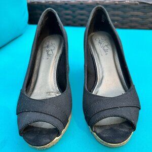 Life Stride Black Wedge Shoes, size 7
